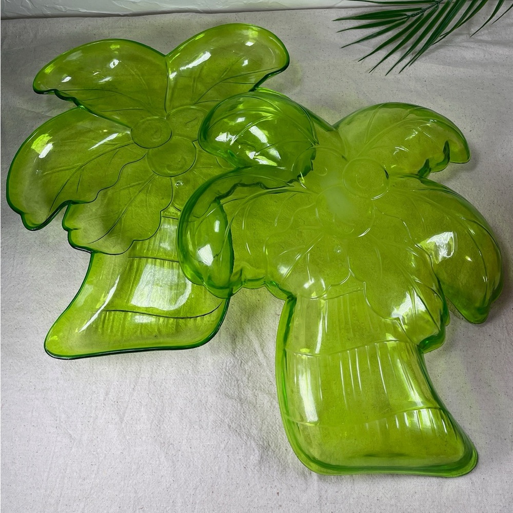 *Palm Tree Plastic Shaped Tray